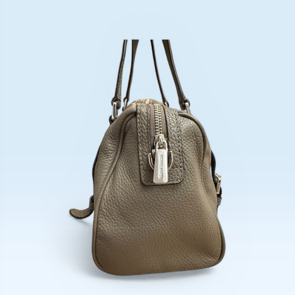 Michael Kors Bedford Top Zip Satchel. - Picture 3 of 9